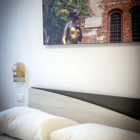 The Red House - & Business * Verona