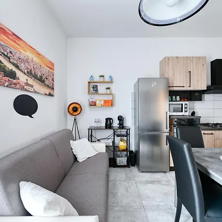 The Red House - & Business Verona