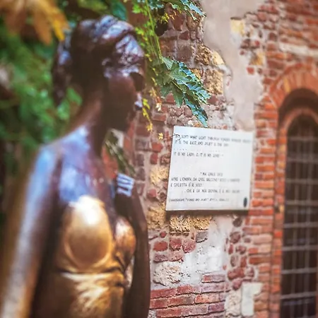 The Red House - & Business * Verona