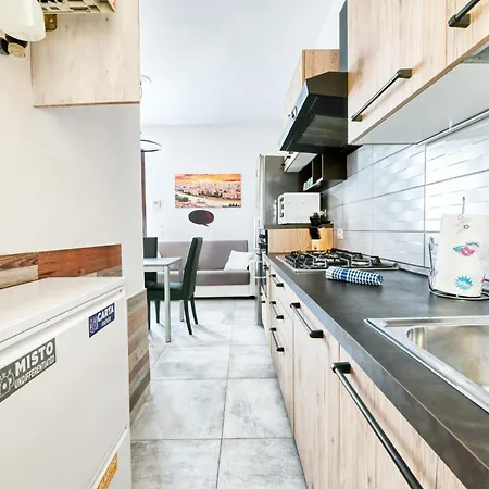 The Red House - & Business * Verona