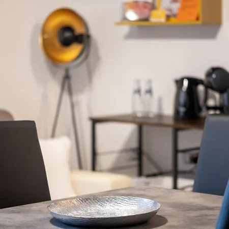 The Red House - & Business * Verona