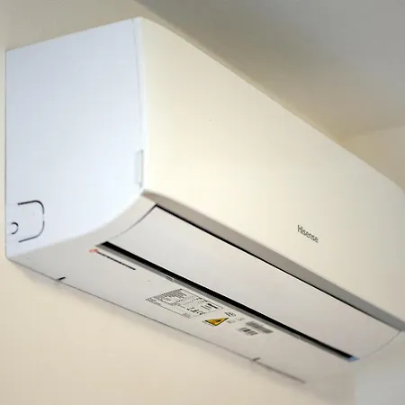 The Red House - & Business * Verona