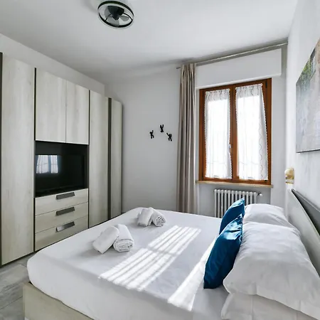 The Red House - & Business *