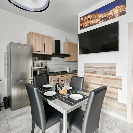 The Red House - & Business * Verona