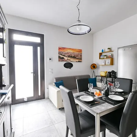 The Red House - & Business * Verona