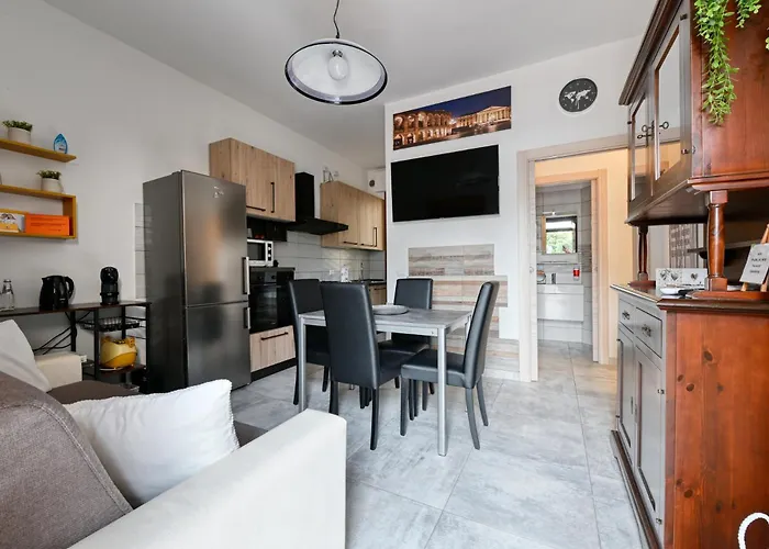 The Red House - & Business Διαμέρισμα