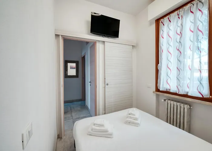 The Red House - & Business *